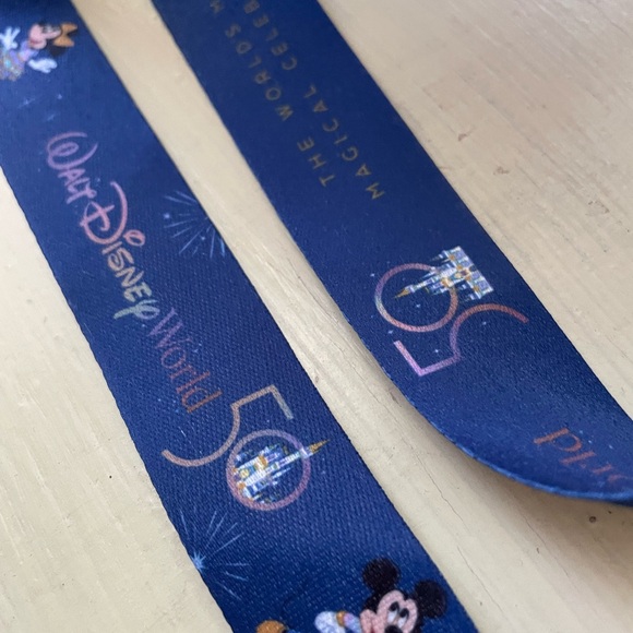 Minnie Mouse 50th Anniversary Park Exclusive Sipper Disney World - Picture 7 of 9